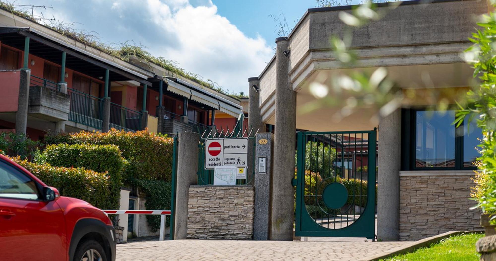 Oleandro Apartment - Featuring A Private Garden And Access To 5 Pools Desenzano del Garda Exterior foto