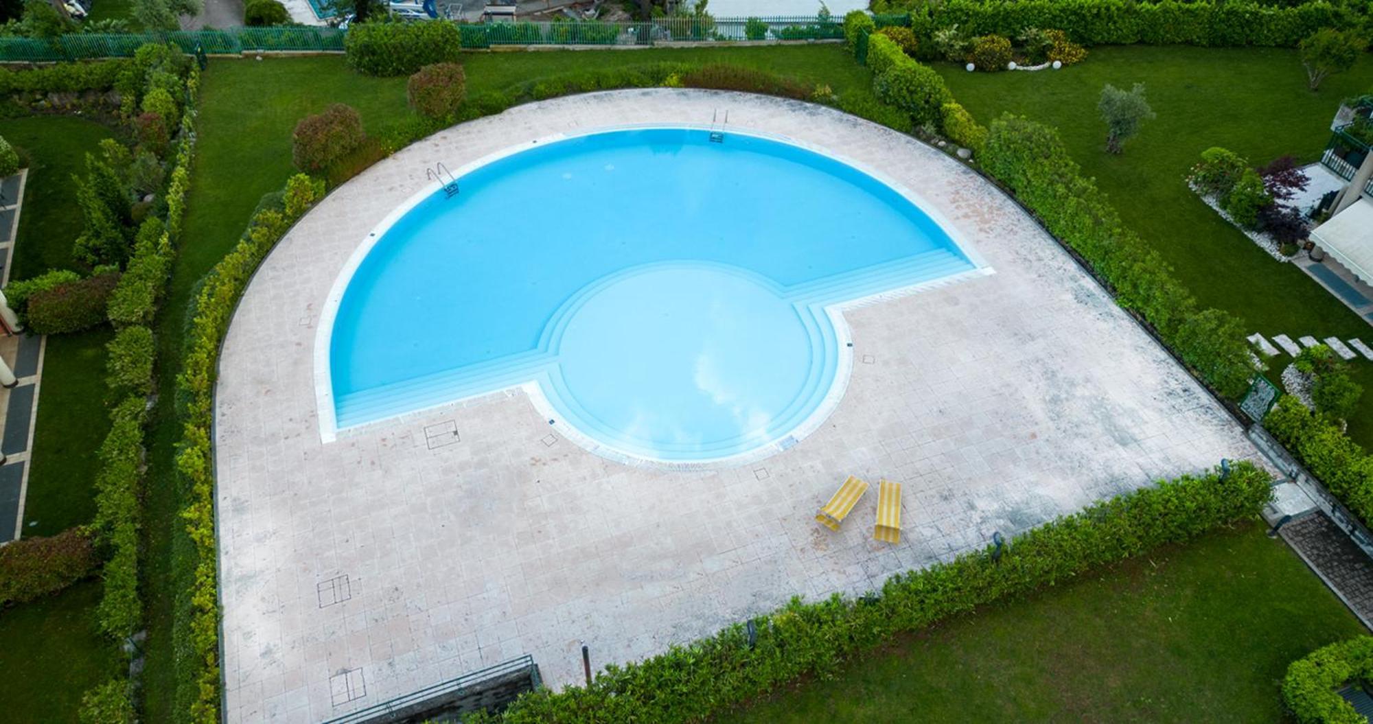 Oleandro Apartment - Featuring A Private Garden And Access To 5 Pools Desenzano del Garda Exterior foto