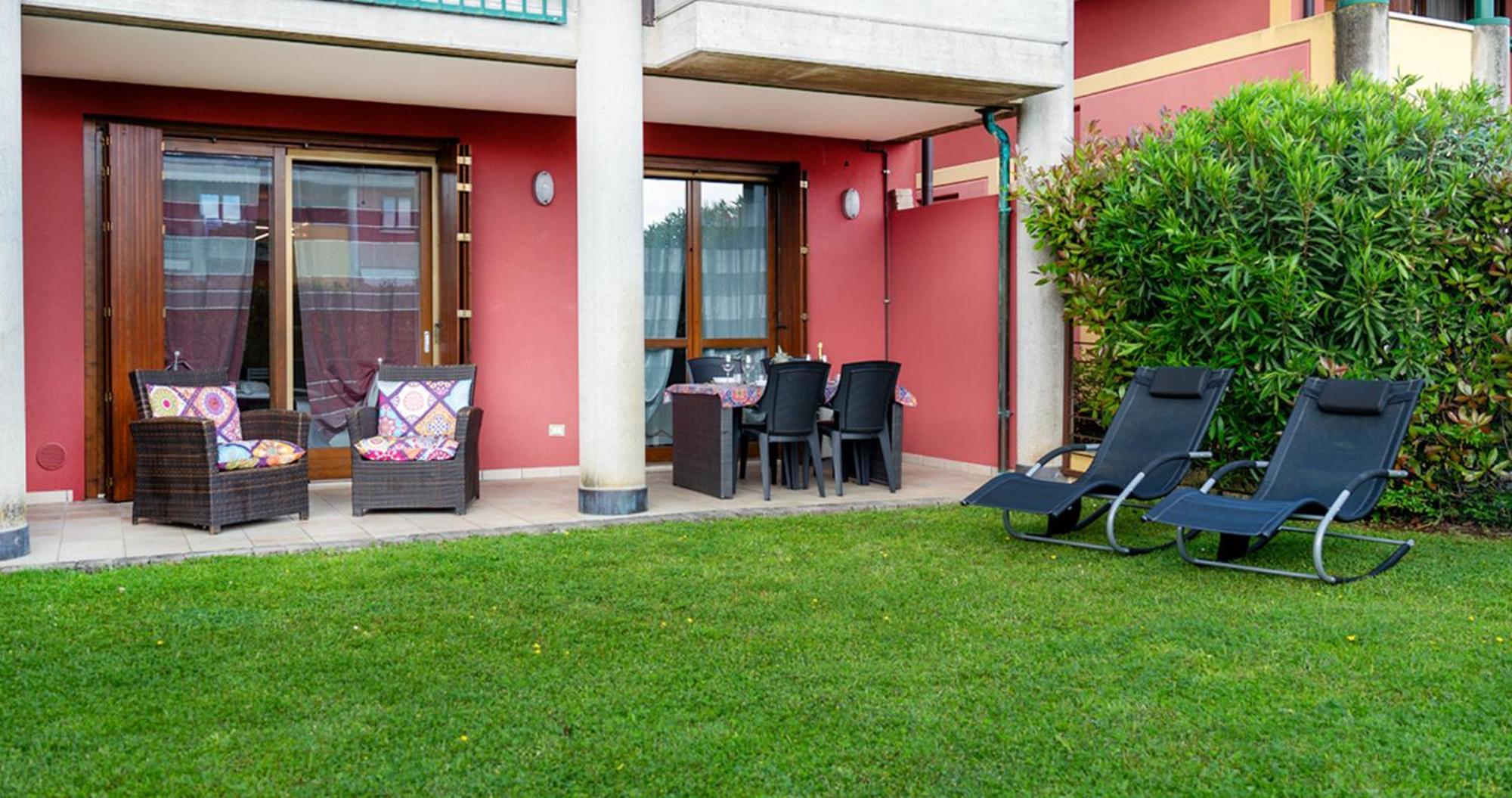 Oleandro Apartment - Featuring A Private Garden And Access To 5 Pools Desenzano del Garda Exterior foto